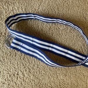 Vineyard Vine Belt Size Medium